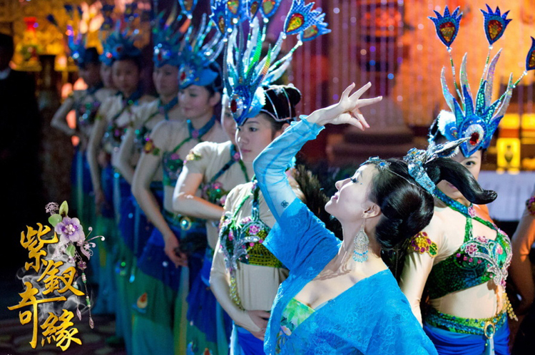 Cô trình diễn điệu múa công truyền thống Trung Quốc